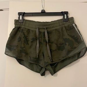 Lulu Lemon Hotty Hot low rise lined shorts